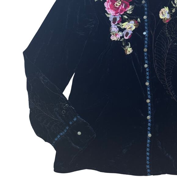 Johnny Was Black Crushed Velvet Embroidered Button Down Shirt XL - Picture 3 of 9